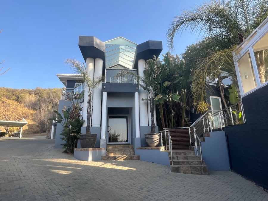 8 Bedroom Property for Sale in Waverley Free State